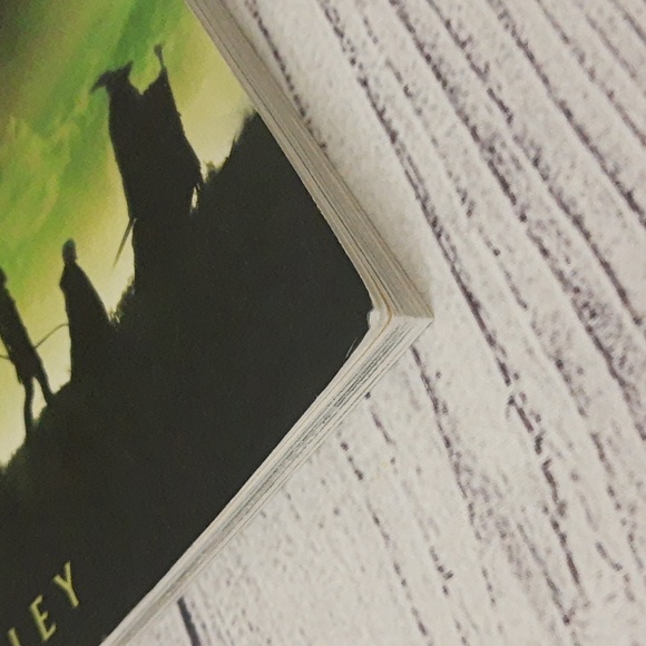 Lord Of The Rings Official Movie Guide Paperback Book - Picture 7 of 9